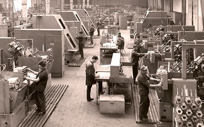 Picture of workers in the factory, 1947